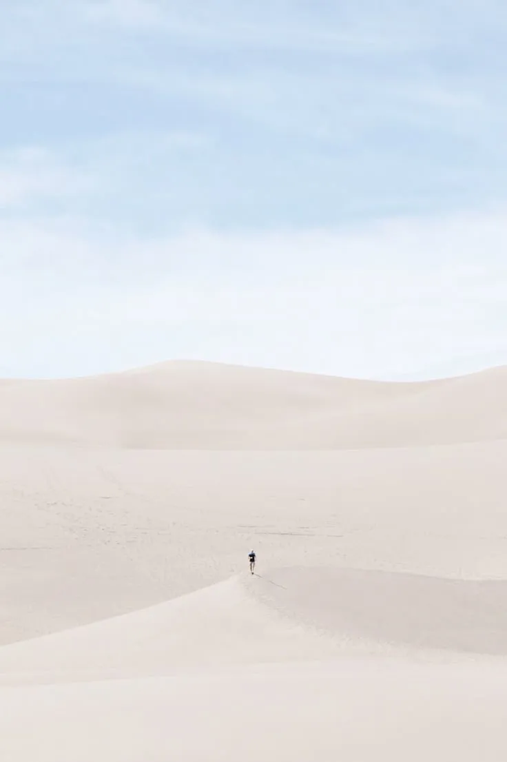 Dunes lumineuses, ligne d’horizon pure